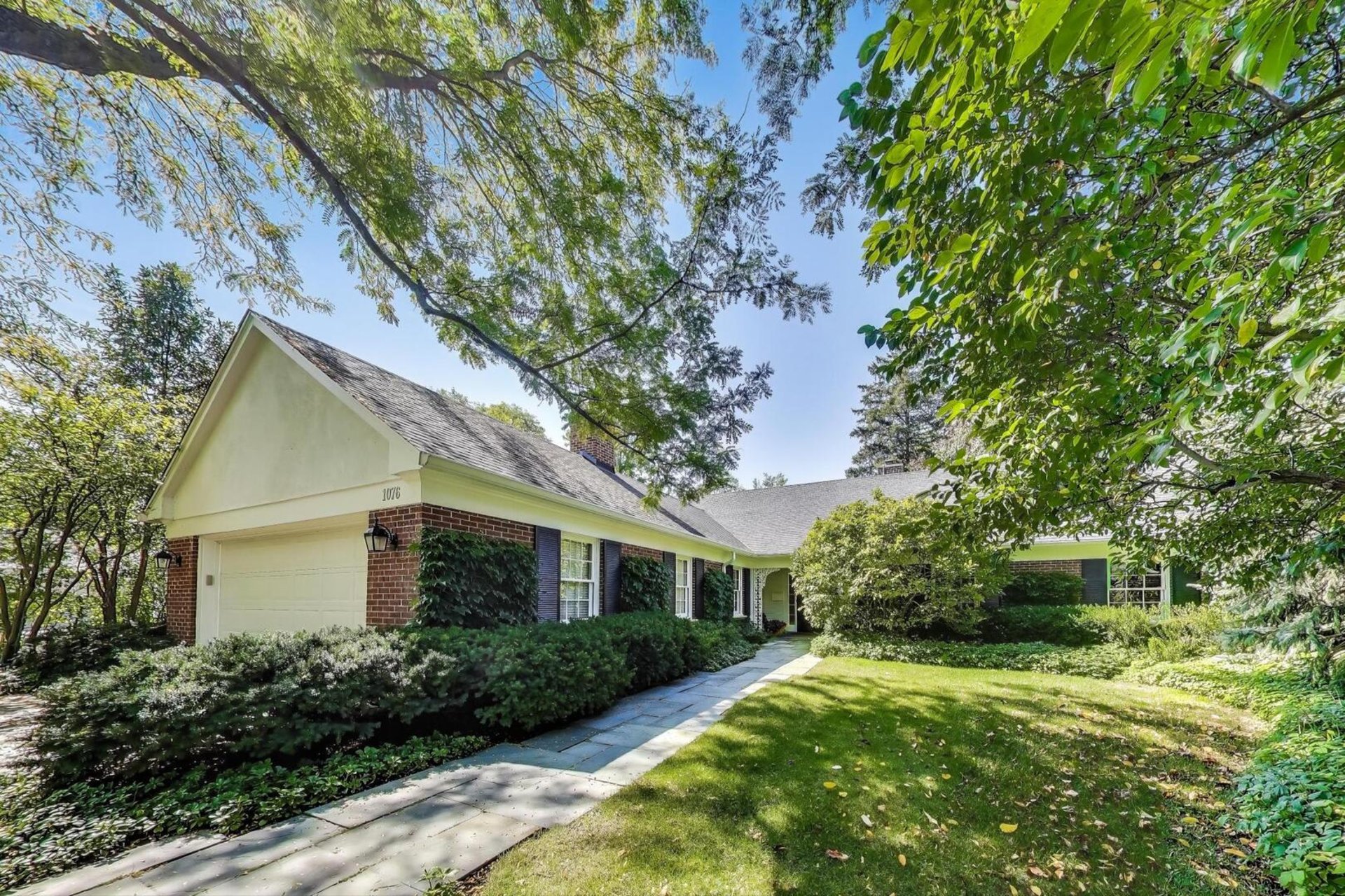 1076 Old Elm Lane, Glencoe