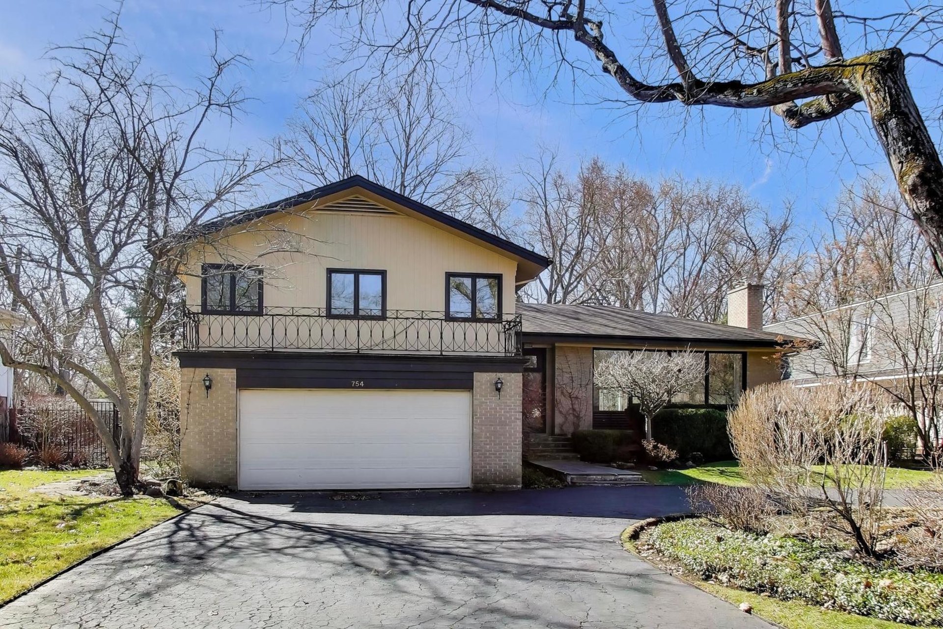 754 Woodridge Lane, Glencoe — sold