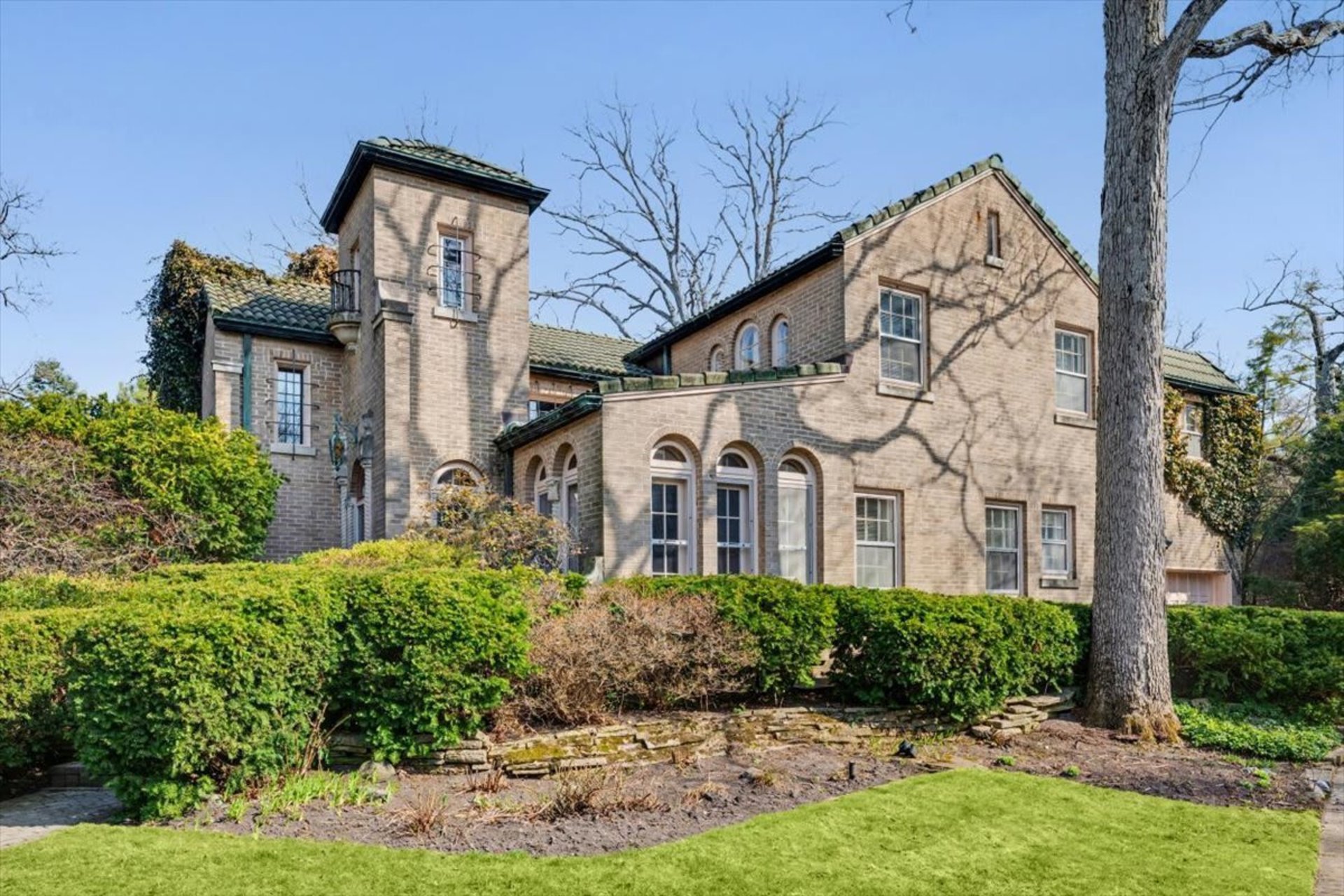 396 Sheridan Road, Glencoe