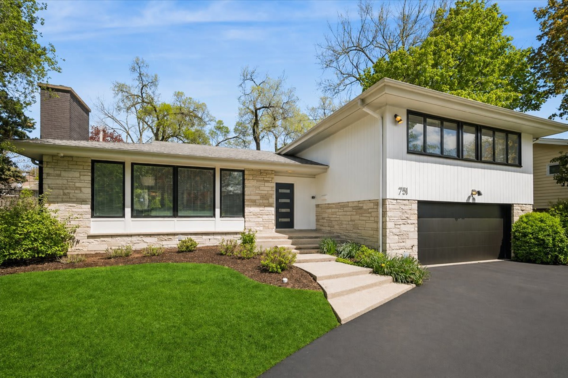 751 Woodridge Lane, Glencoe